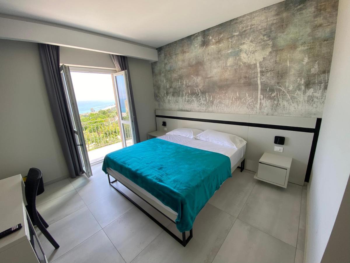 Gabriel Holidays Tropea Bagian luar foto