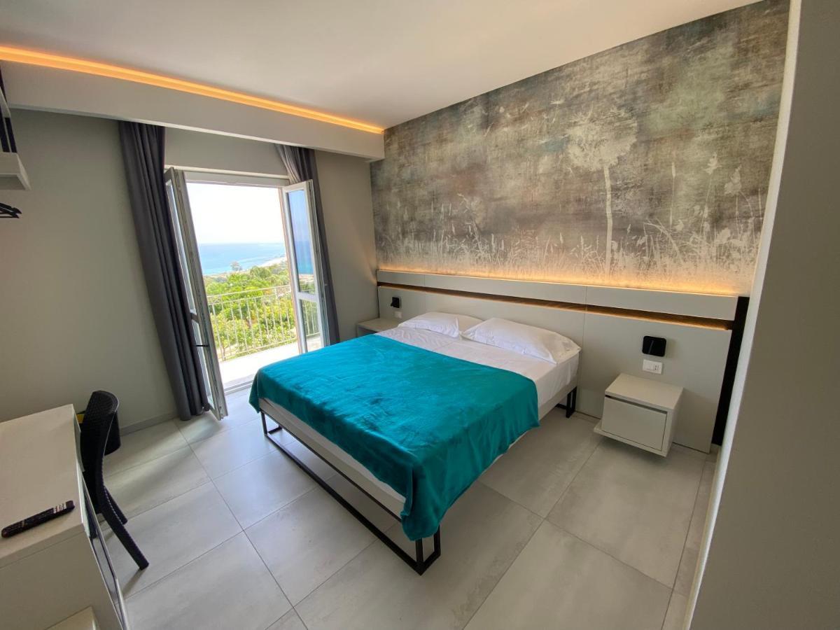 Gabriel Holidays Tropea Bagian luar foto